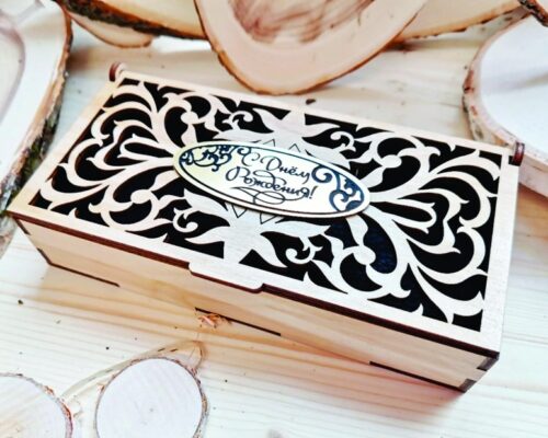 Caja rectangular perforada