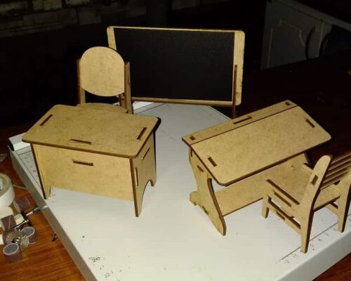 Mobiliario Escolar en Miniatura: Diseño y Funcionalidad