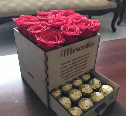 Caja regalo para flores y chocolates
