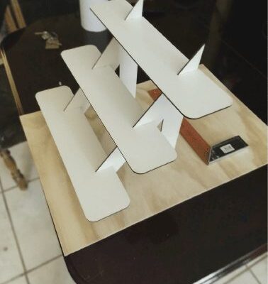 Exhibidor de Tres Niveles para Productos