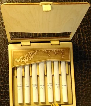 Cigarrera de 7 compartimentos